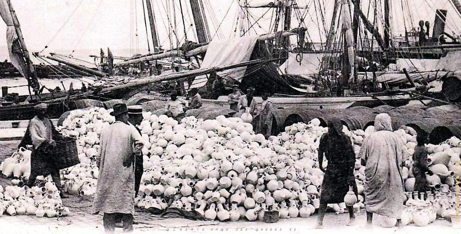 2666- Alger - Debarquement de Gargoulettes2 - 1903.jpg